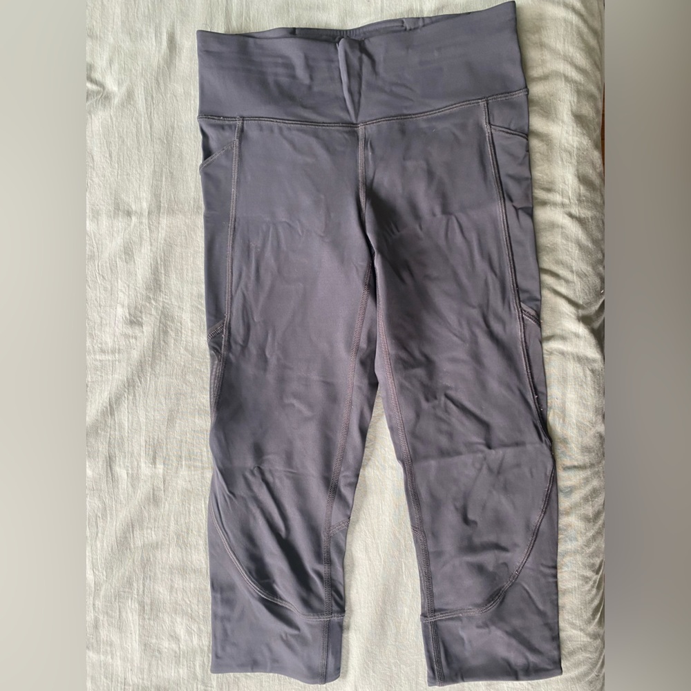 Lululemon black cropped leggings size 6